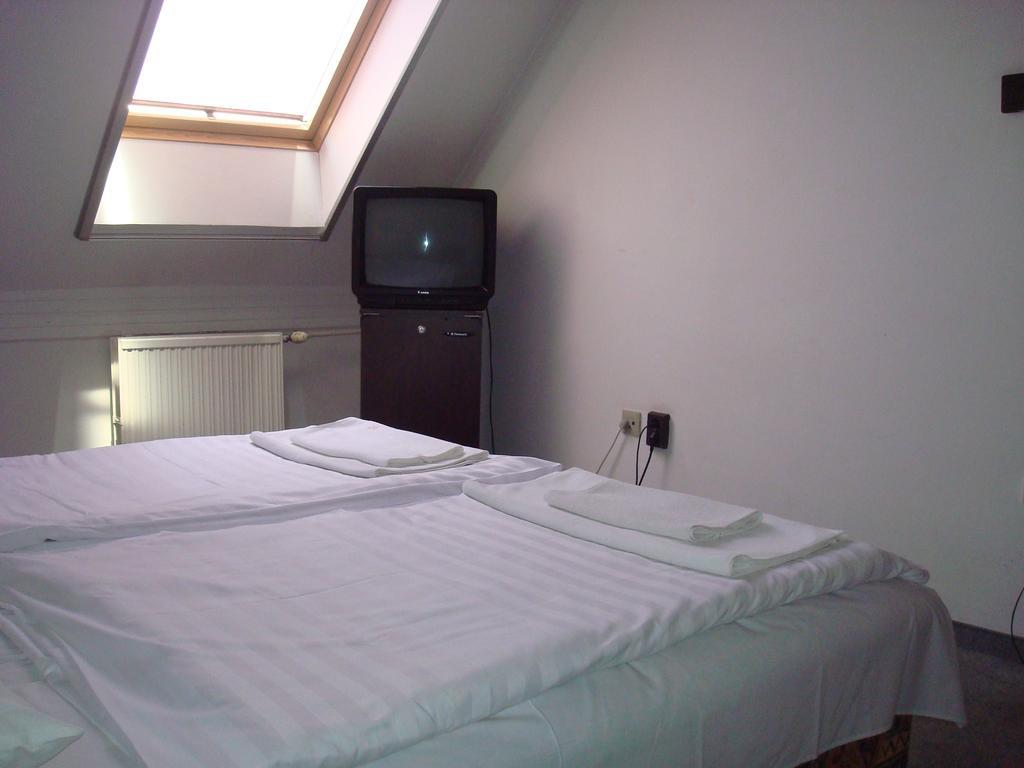 Hotel Termal Tiszaujvaros Phòng bức ảnh