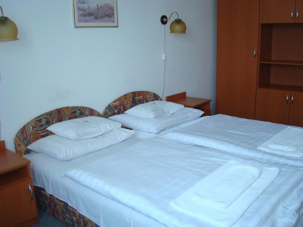 Hotel Termal Tiszaujvaros Phòng bức ảnh