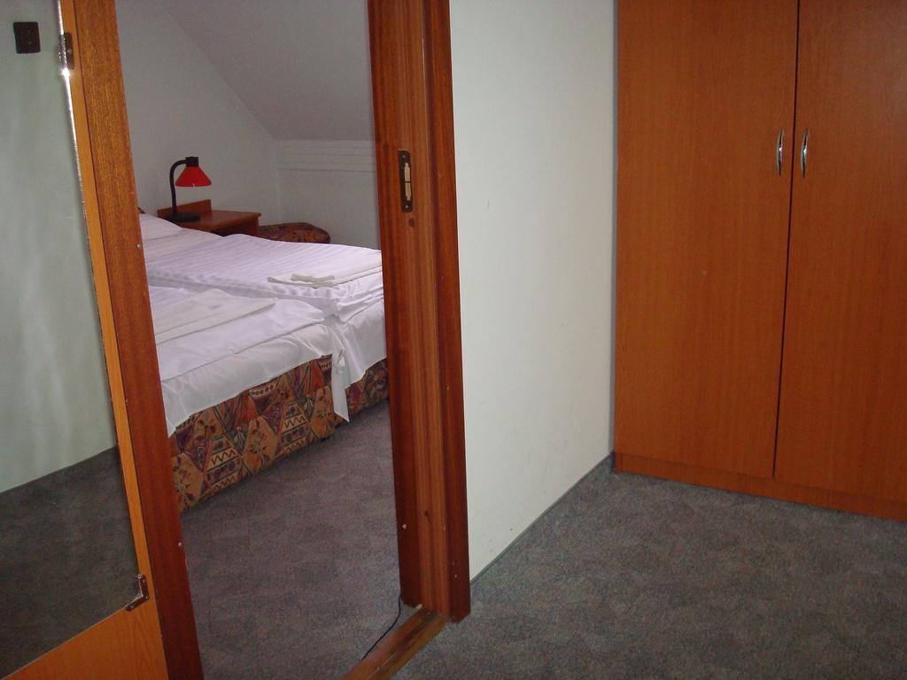 Hotel Termal Tiszaujvaros Phòng bức ảnh